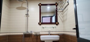 Standard Shared Dormitory, Mixed Dorm | Bathroom | Hair dryer, bidet, towels - Fancy Sapa Hostel 2 (Sa Pa)