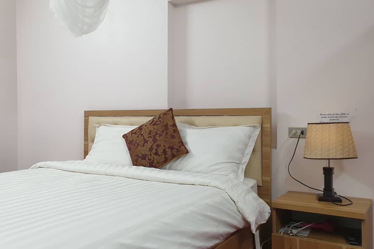 Standard Double Room | Free WiFi, bed sheets