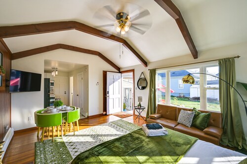 1 Mi to Downtown Salem: Studio w/ Fire Pit Access