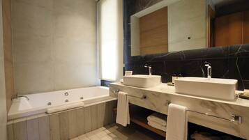 Bañera de hidromasaje privada