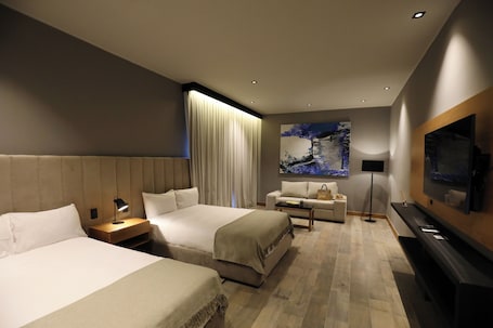 Classic Suite | Premium bedding, memory foam beds, minibar, in-room safe