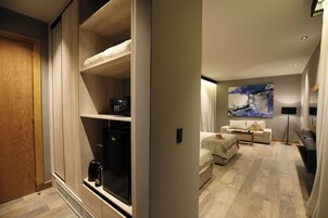 Classic Suite | Premium bedding, memory foam beds, minibar, in-room safe