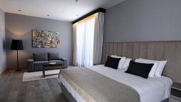 Ropa de cama de alta calidad, colchones con efecto memoria y minibar