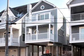 Exterior - - NEW - 141st Street 3BR-3BA Cottage - Ocean Block Oasis for Family Gatherings! (Ocean City)