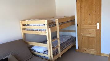 3 slaapkamers, een strijkplank/strijkijzer, gratis wifi