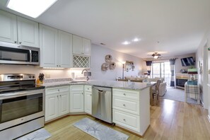 Fridge, microwave, oven, stovetop - 1/2 Mi to Ocean City Beach! Poolside Retreat (Ocean City)