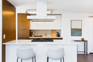 익스클루시브 아파트 | 전용 주방 | 대용량 냉장고, 전자레인지, 오븐, 식기 세척기