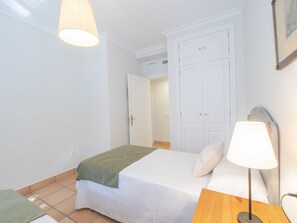 4 camere, ferro/asse da stiro, Wi-Fi gratuito, lenzuola