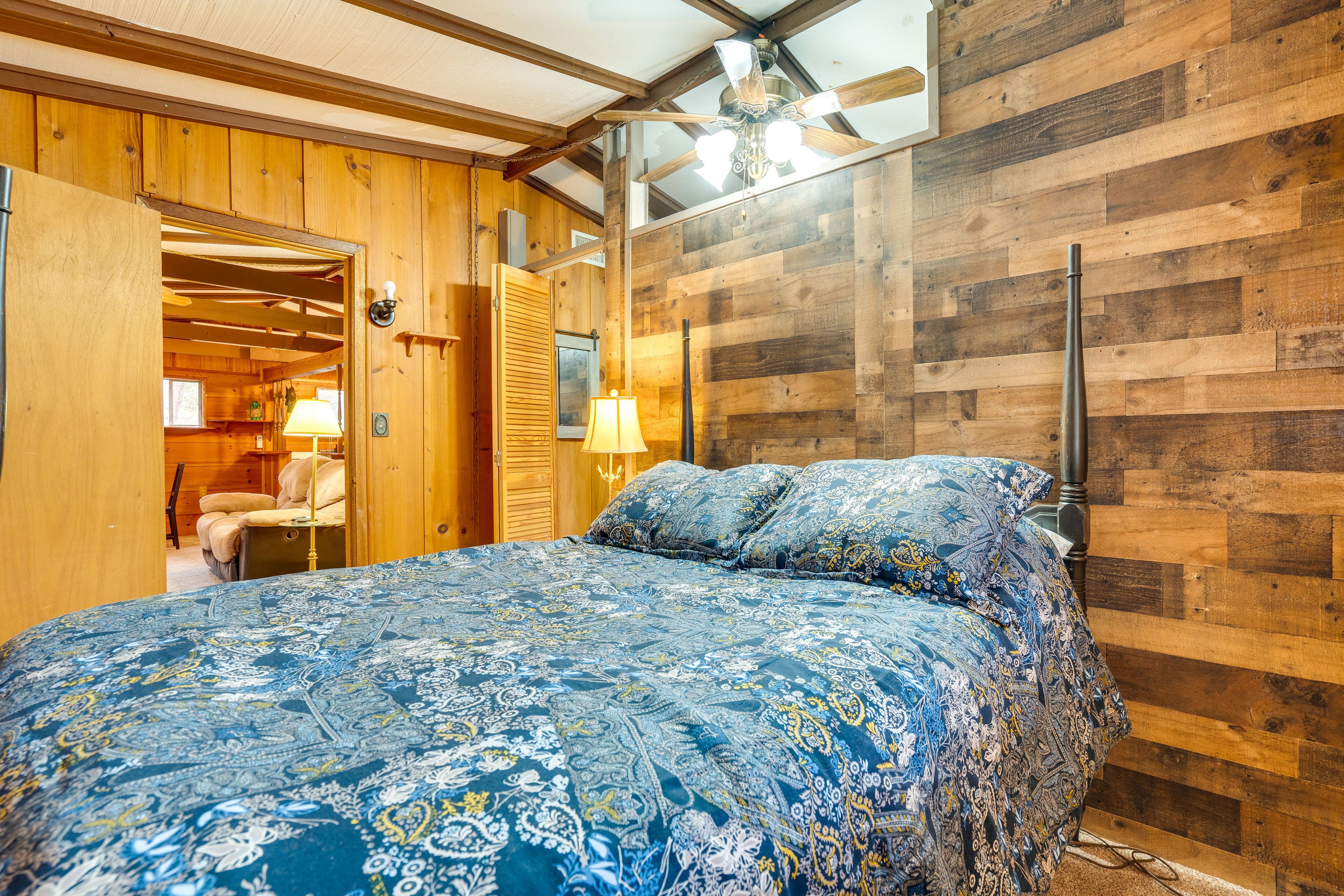 2 bedrooms, internet, bed sheets