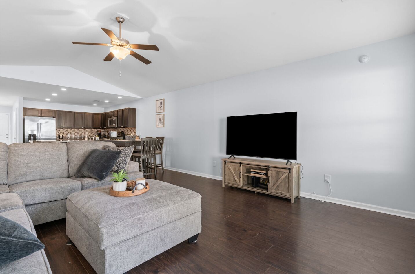 15 Minutes to the horse park! Cozy 3 Bed, 2 Bath stay