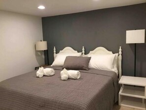 2 habitaciones, tabla de planchar con plancha, wifi y ropa de cama 