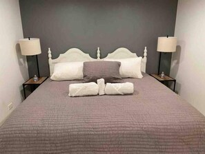 2 bedrooms, iron/ironing board, WiFi, bed sheets