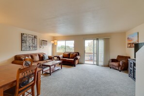 TV, fireplace - Lewiston Vacation Rental w/ Nearby River Access! (Lewiston)