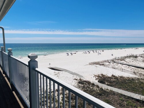 Sunchase #303: Steps to Beach! Great View!