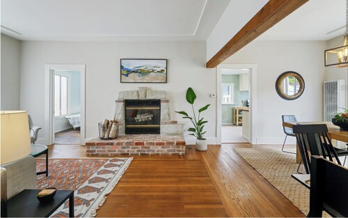 Charming Chez Toi Cottage with Lush Garden