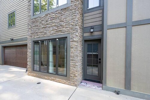 Stunning Uptown Luxury Apartment