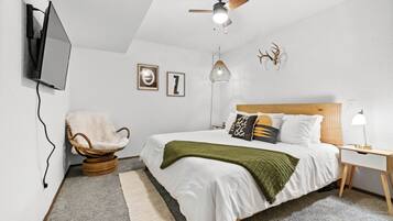 2 bedrooms, iron/ironing board, travel cot, free WiFi