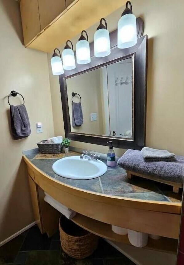 Hårtørrer, håndklæder, Sæbe, Shampoo