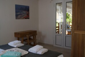 5 chambres, fer et planche à repasser, Wi-Fi, draps fournis