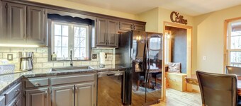 Marble Vacation Rental w/ Hot Tub & Fire Pit