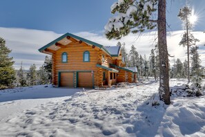 Exterior - Fraser Chalet w/ Hot Tub & Mountain Views (Fraser)