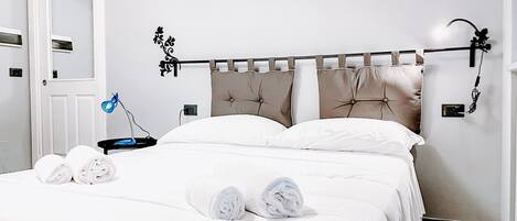 1 habitación, tabla de planchar con plancha, wifi gratis y ropa de cama