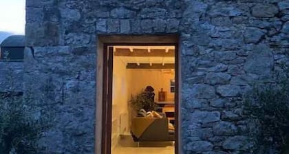 Aughry Yard - Stone cottage