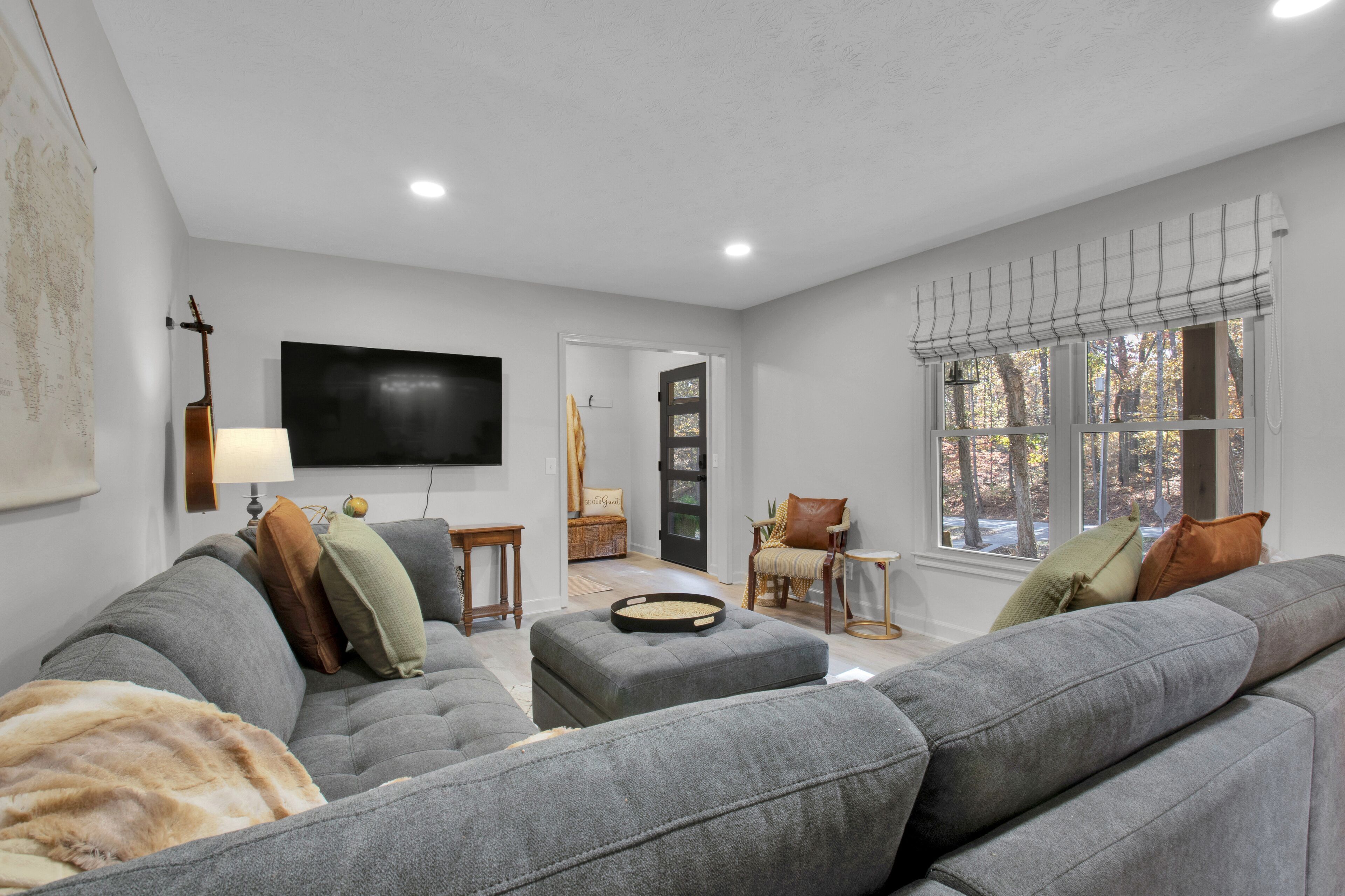 Large/Modern Home, Walk to Paris Mtn. State Park