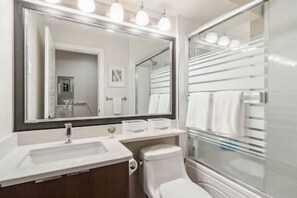 Hair dryer - East Van Townhouse near water + Mountain Views (Vancouver)