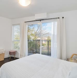 3 bedrooms, WiFi, bed sheets - East Van Townhouse near water + Mountain Views (Vancouver)