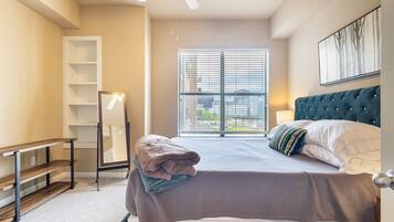 Iron/ironing board, free WiFi, bed sheets