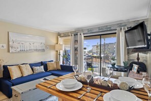 Smart TV, lettore DVD, libri