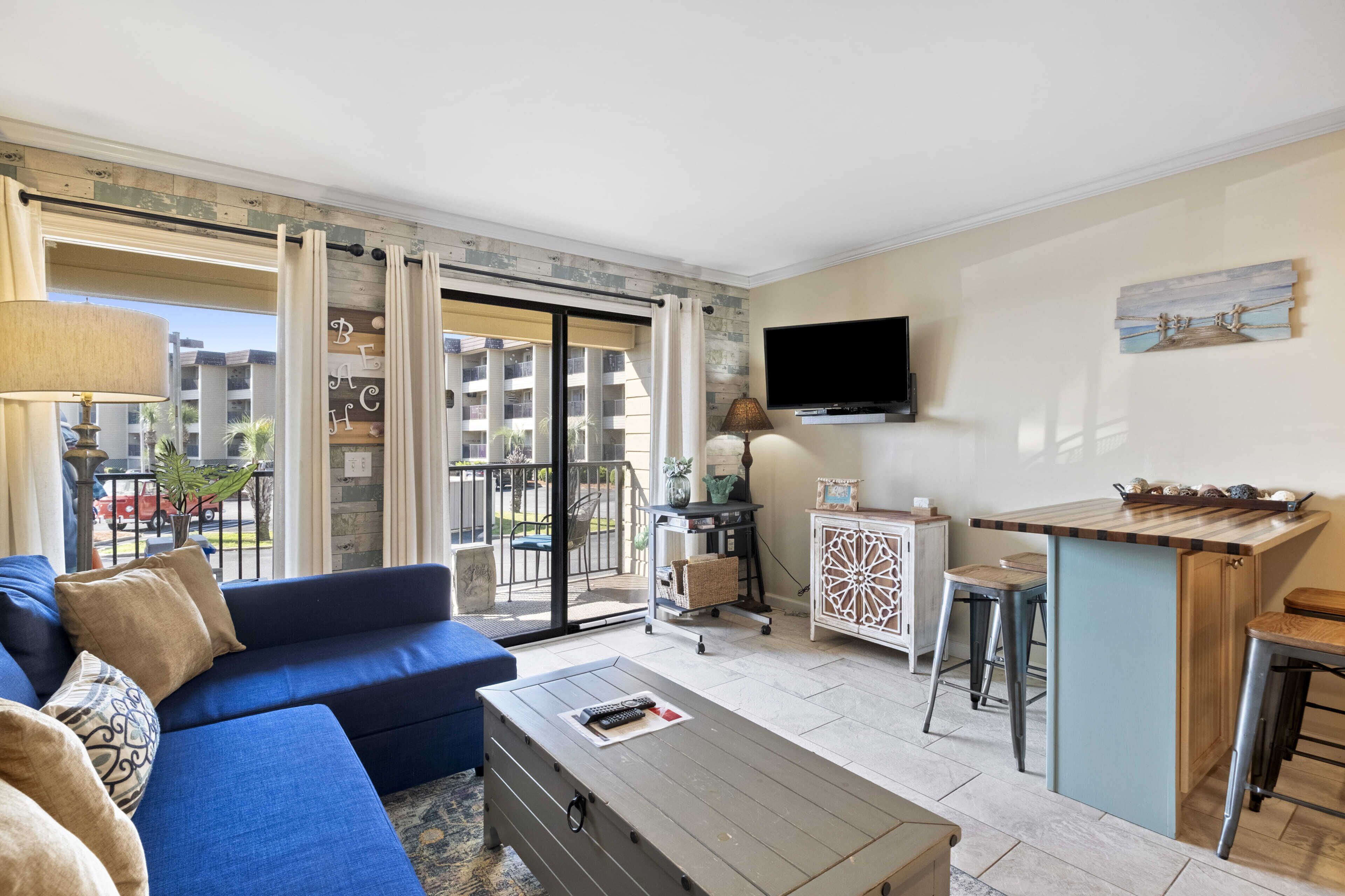 Smart-TV, DVD-spiller og bøker