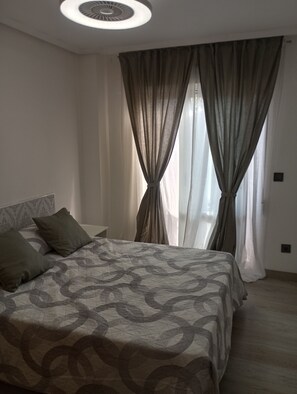 3 makuuhuonetta, silitysrauta/-lauta, Wi-Fi, vuodevaatteet