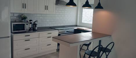 Microwave, oven, stovetop, dishwasher