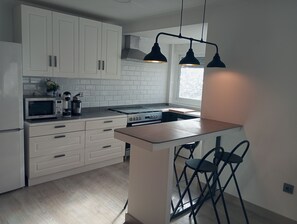 Mikroaaltouuni, uuni, liesi, astianpesukone