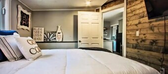 Charming Walk-Friendly Cottage