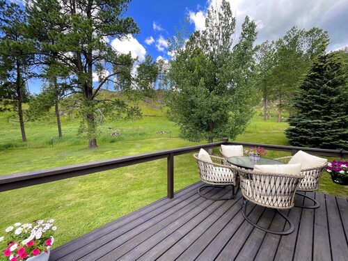 Beautiful Countryside with Forest Service Border. Next to Custer State Park