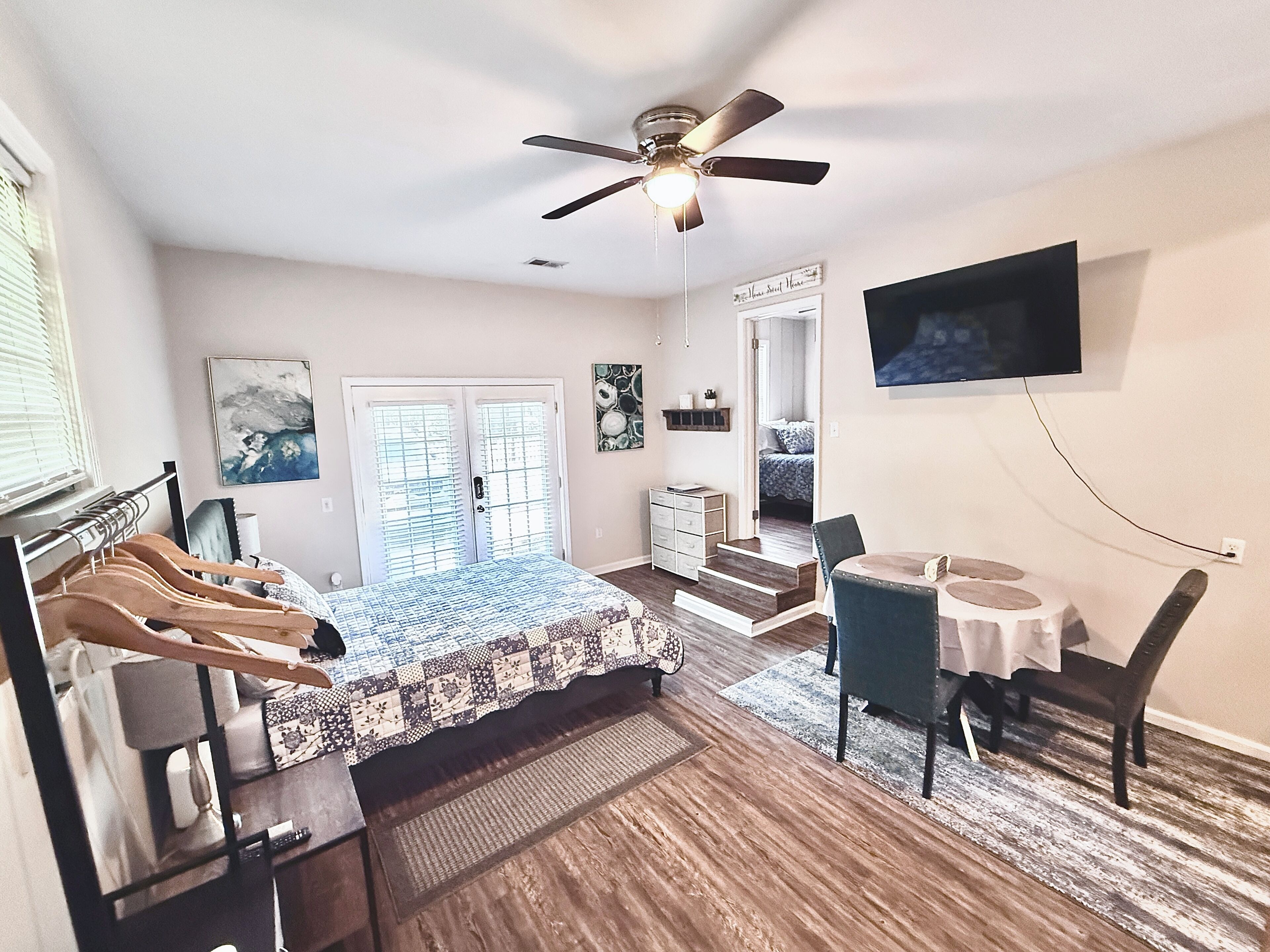2 bedrooms, iron/ironing board, WiFi, bed sheets