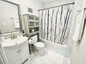 ヘアドライヤー、タオル、石鹸、シャンプー