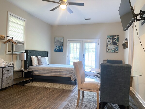 2 室のベッドルーム、アイロン / アイロン台、WiFi、ベッドシーツ