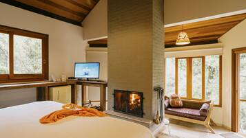 1 bedroom, Egyptian cotton sheets, premium bedding, pillowtop beds