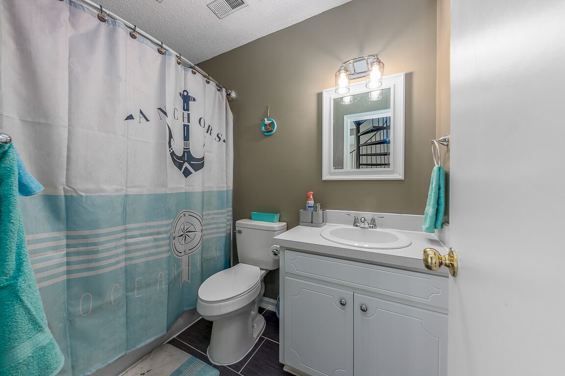 Towels, soap, shampoo, toilet paper