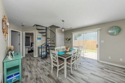 Cozy duplex. 30 minutes to beach or New Bern/5 minutes from MCAS Cherry Point. 