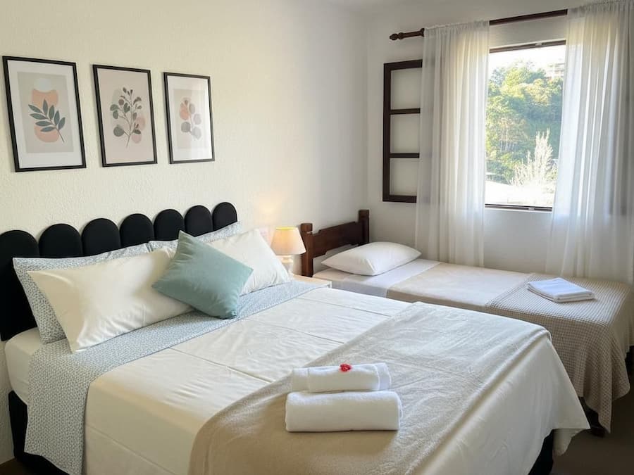 Habitación triple familiar | Ropa de cama hipoalergénica y wifi gratis