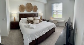 2 bedrooms, desk, iron/ironing board, free WiFi - New condo with a beautiful view at The National Golf & Country Club at Ave Maria (Ave Maria)