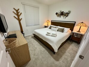 2 bedrooms, desk, iron/ironing board, free WiFi - New condo with a beautiful view at The National Golf & Country Club at Ave Maria (Ave Maria)