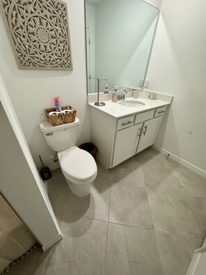 Shower, hair dryer, towels, soap - New condo with a beautiful view at The National Golf & Country Club at Ave Maria (Ave Maria)