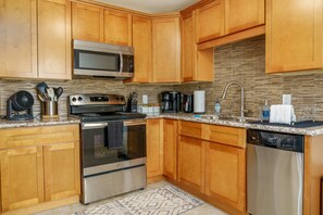 Refrigerador, microondas, horno y lavavajillas 