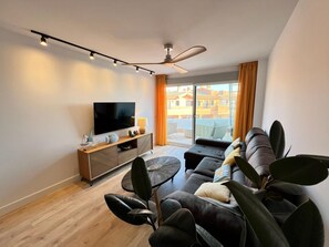 Fernseher, Videothek, Stereoanlage